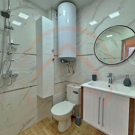 Stylish 1br With Luxe Amenities Apartment