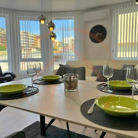 Stylish 1br With Luxe Amenities Apartment Varna